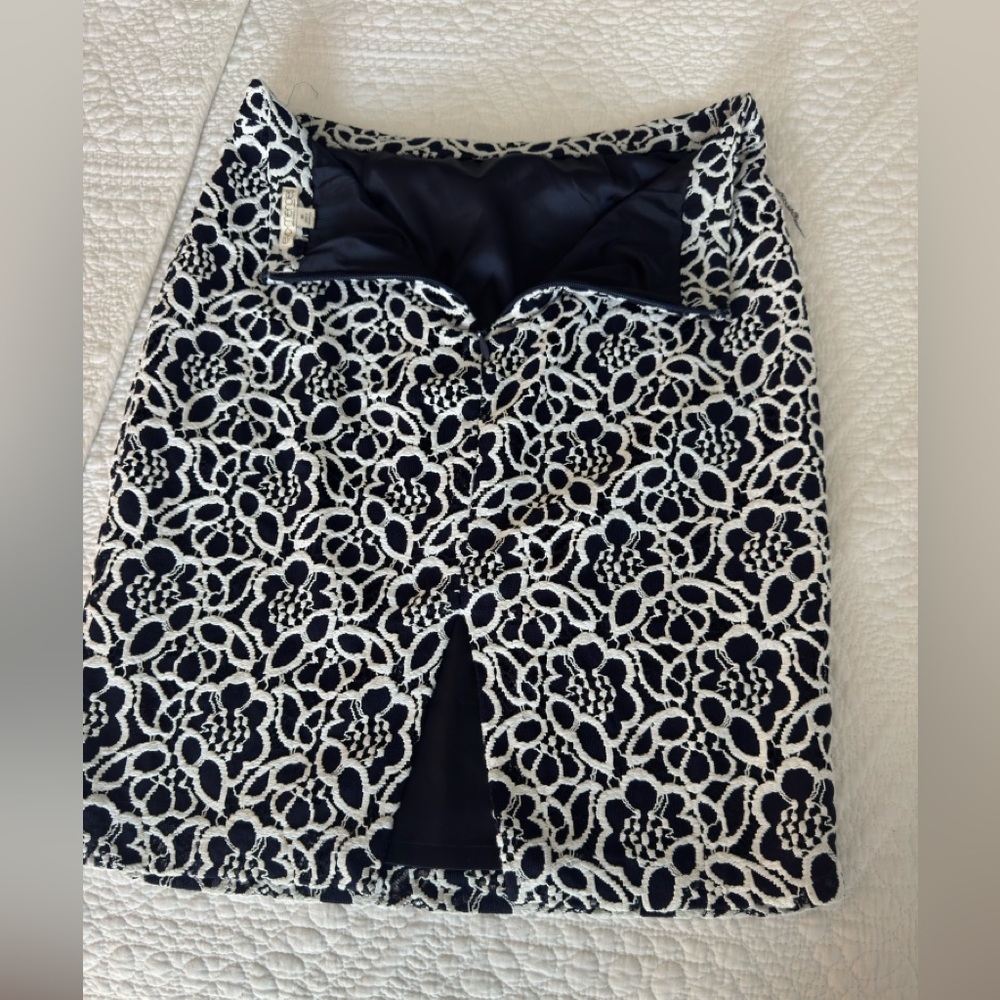 Eva Mendes by New York & Co Pencil Midi Skirt Womens 10 White/Navy Floral - Picture 2 of 13